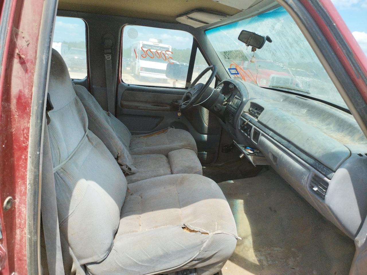 Photo 5 from auction – 1996 FORD F350 with VIN 1FTJW35F0TEB64485