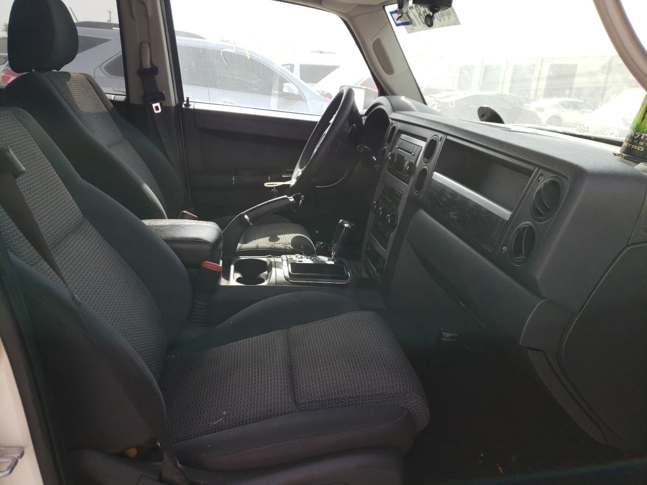 Photo 5 from auction – 2010 JEEP COMMANDER with VIN 1J4RH4GK3AC162102