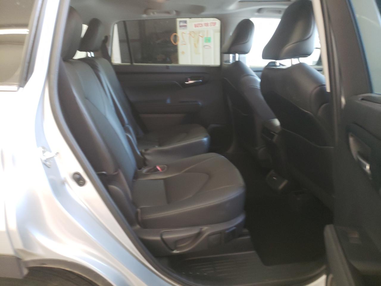 Photo 6 from auction – 2021 TOYOTA HIGHLANDER with VIN 5TDGZRBH2MS527150