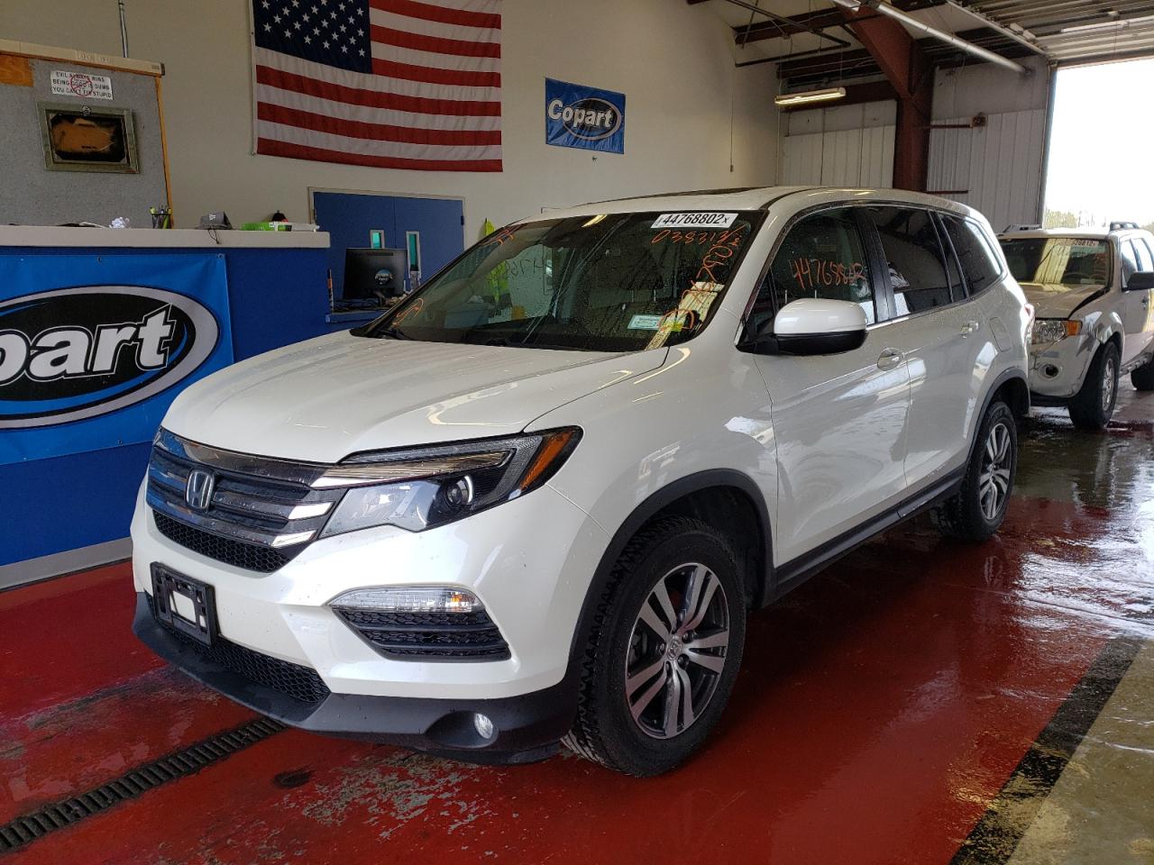 Photo 2 from auction – 2017 HONDA PILOT EXL with VIN 5FNYF6H68HB038313