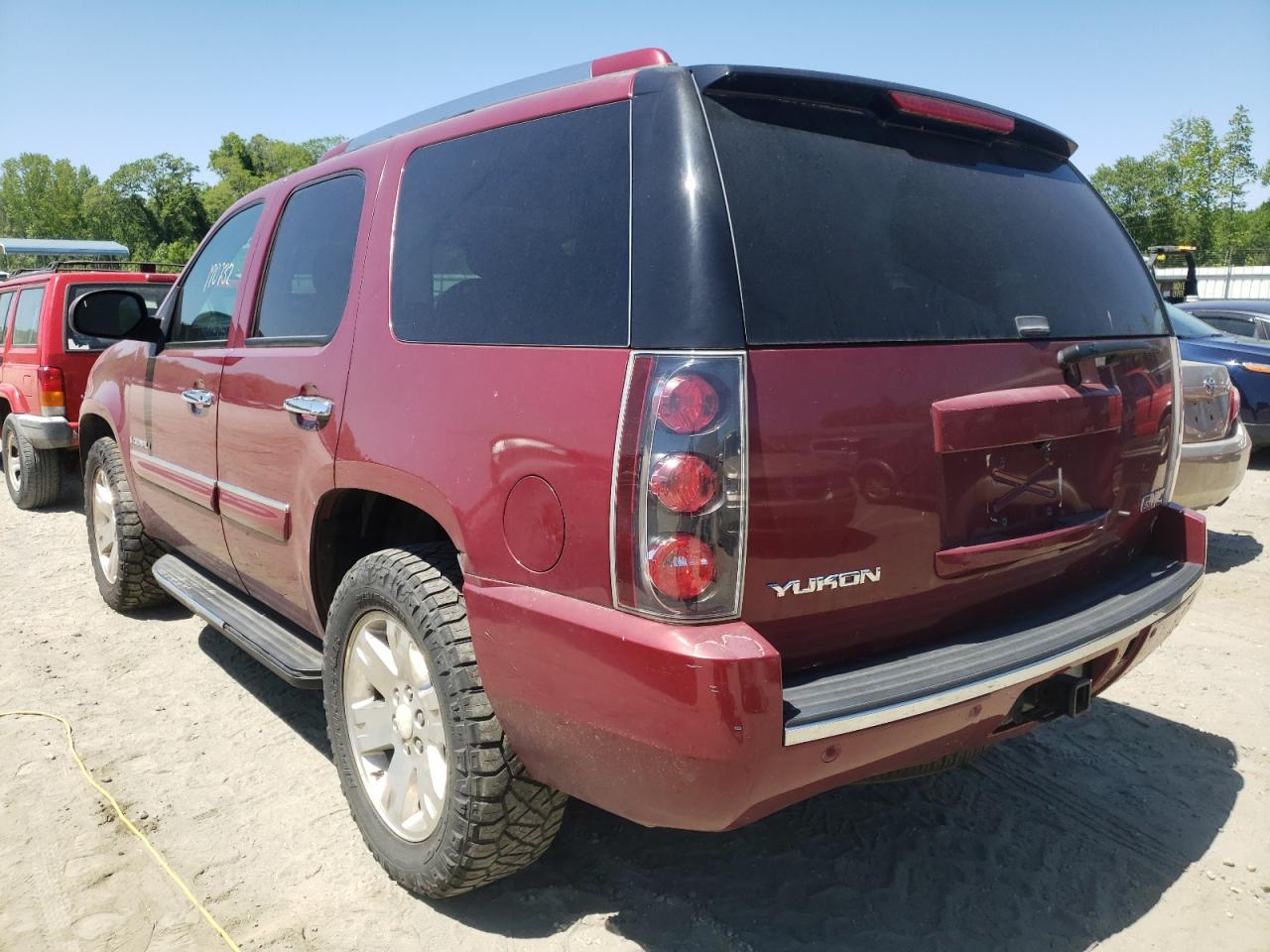 Photo 3 from auction – 2007 GMC YUKON DENA with VIN 1GKFK63857J155144