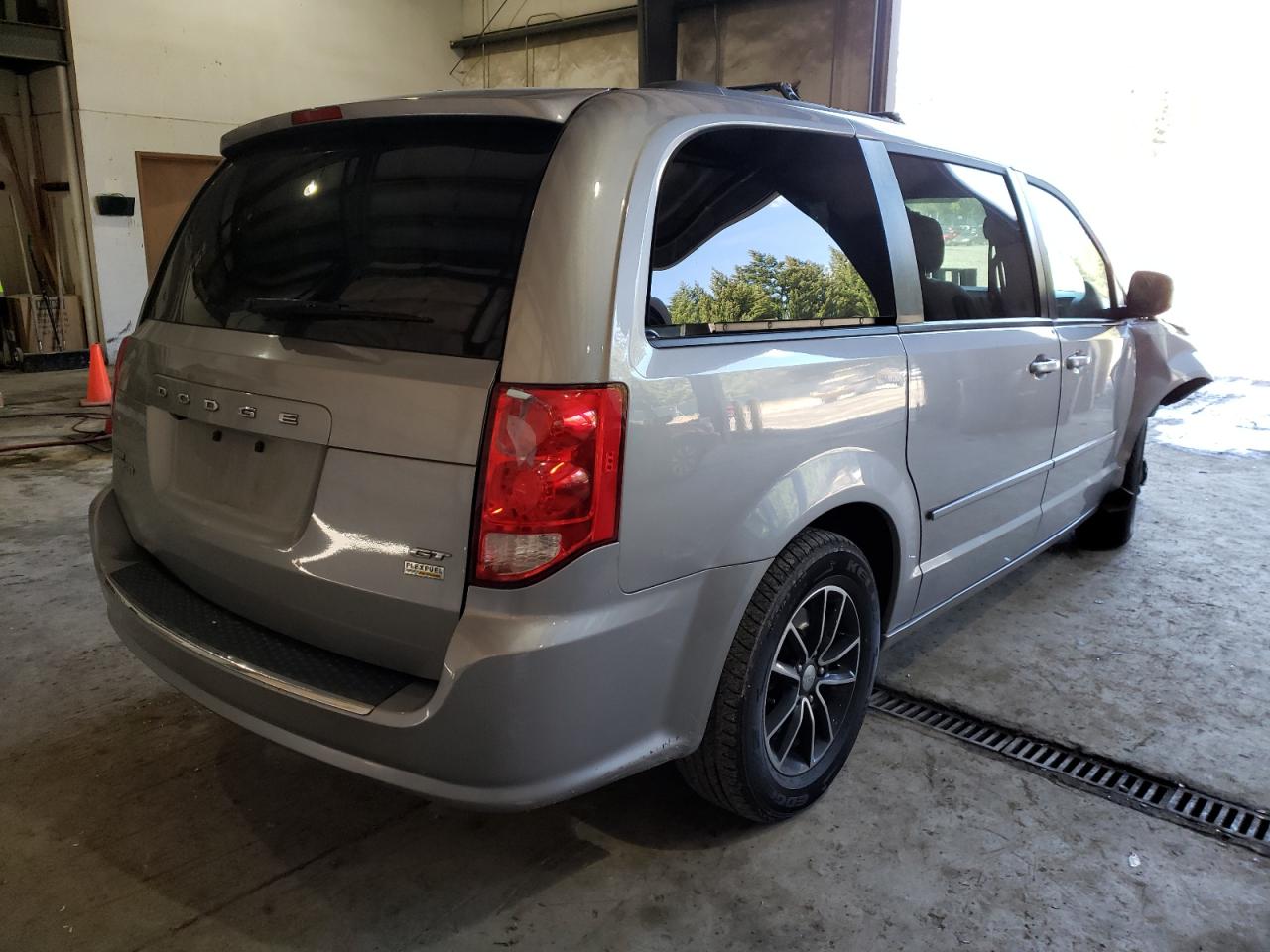 Photo 4 from auction – 2017 DODGE GRAND CARA with VIN 2C4RDGEG5HR561760