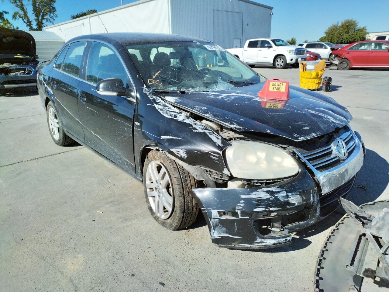 VOLKSWAGEN JETTA WOLF 2007 with VIN 3VWEG71K27M071537 - Photo from auction