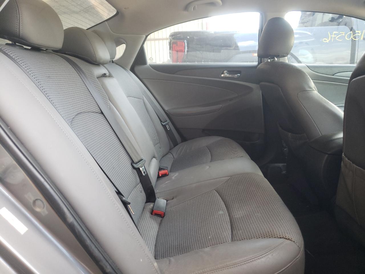 Photo 6 from auction – 2011 HYUNDAI SONATA SE with VIN 5NPEC4AC5BH020313