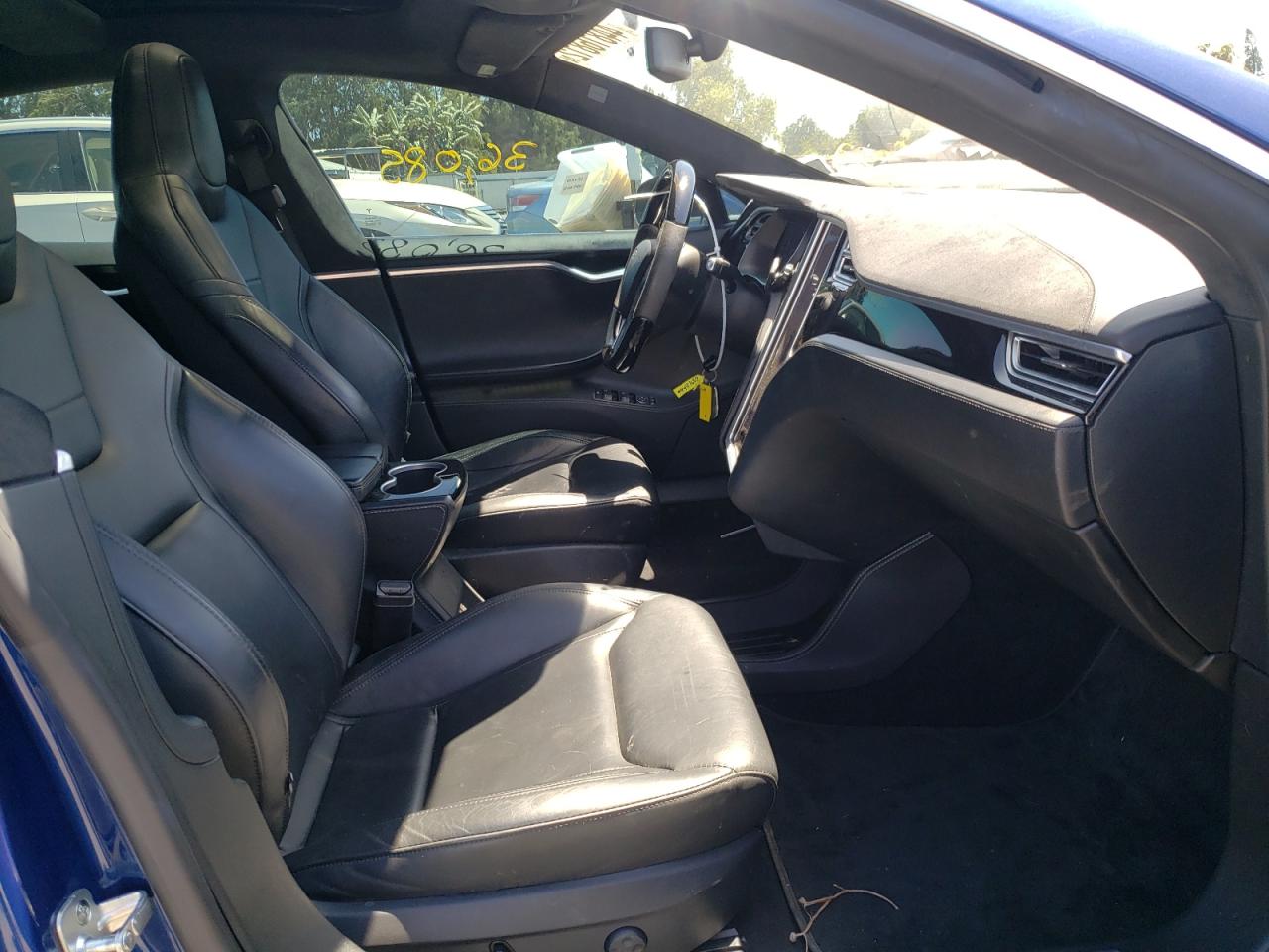 Photo 5 from auction – 2016 TESLA MODEL S with VIN 5YJSA1E20GF129888