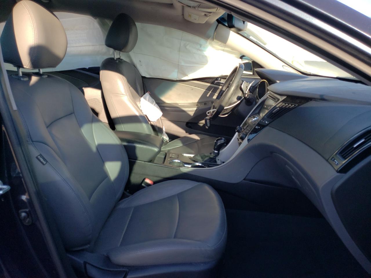Photo 5 from auction – 2013 HYUNDAI SONATA SE with VIN 5NPEC4ABXDH580242