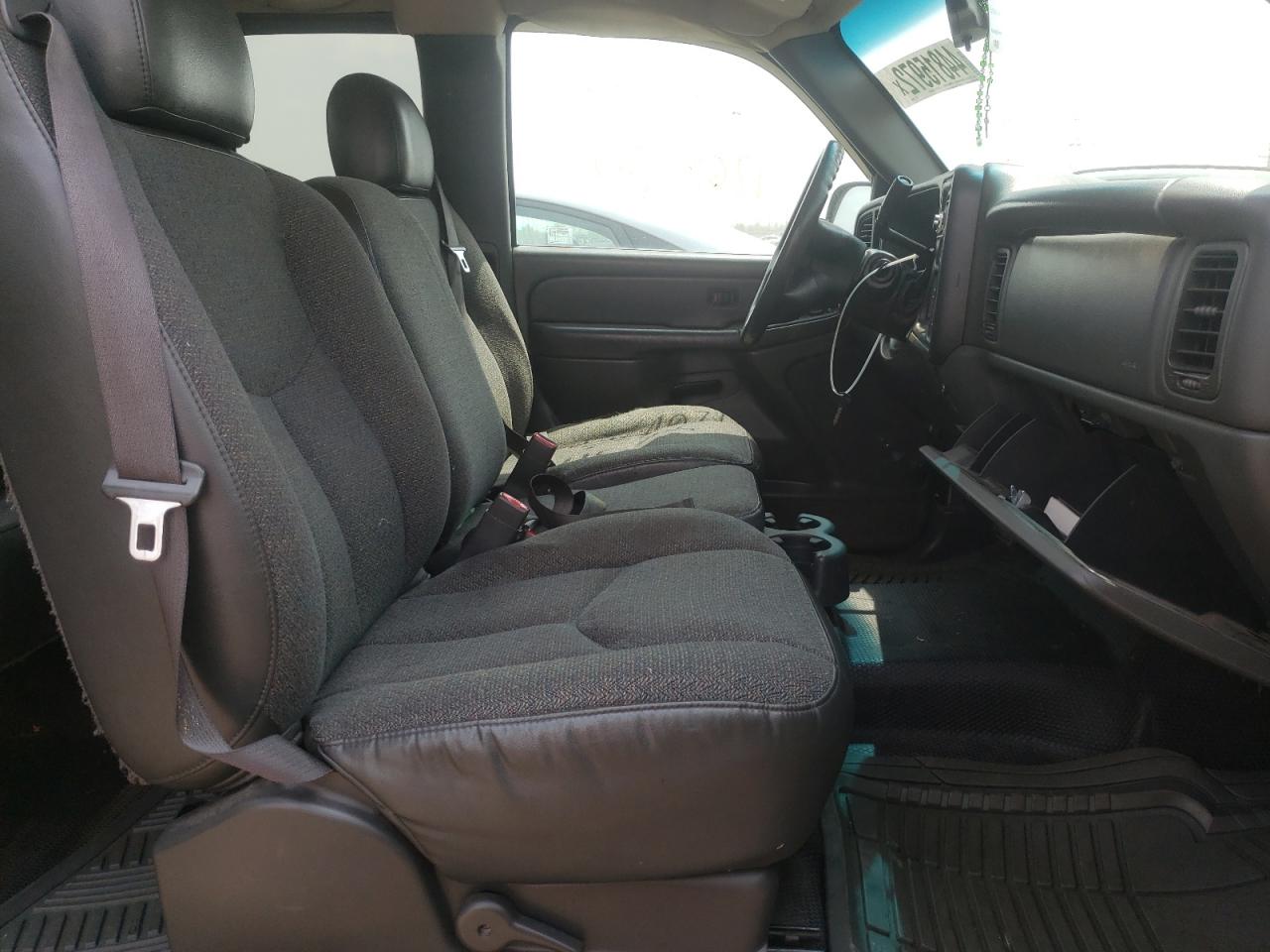 Photo 5 from auction – 2005 CHEVROLET SILVERADO with VIN 1GCEC19XX5Z305530