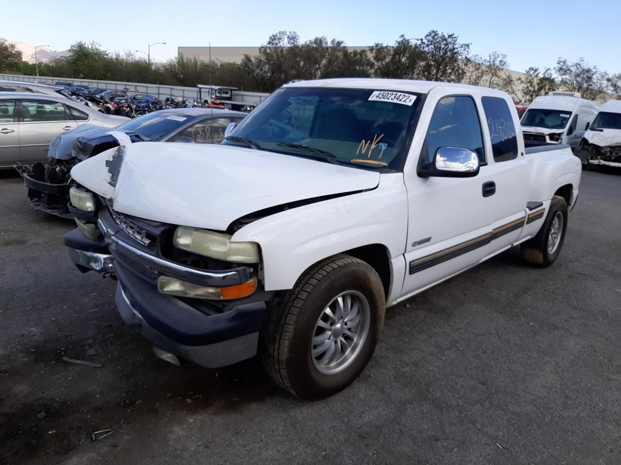 Photo 2 from auction – 2000 CHEVROLET SILVERADO with VIN 2GCEC19T5Y1271247