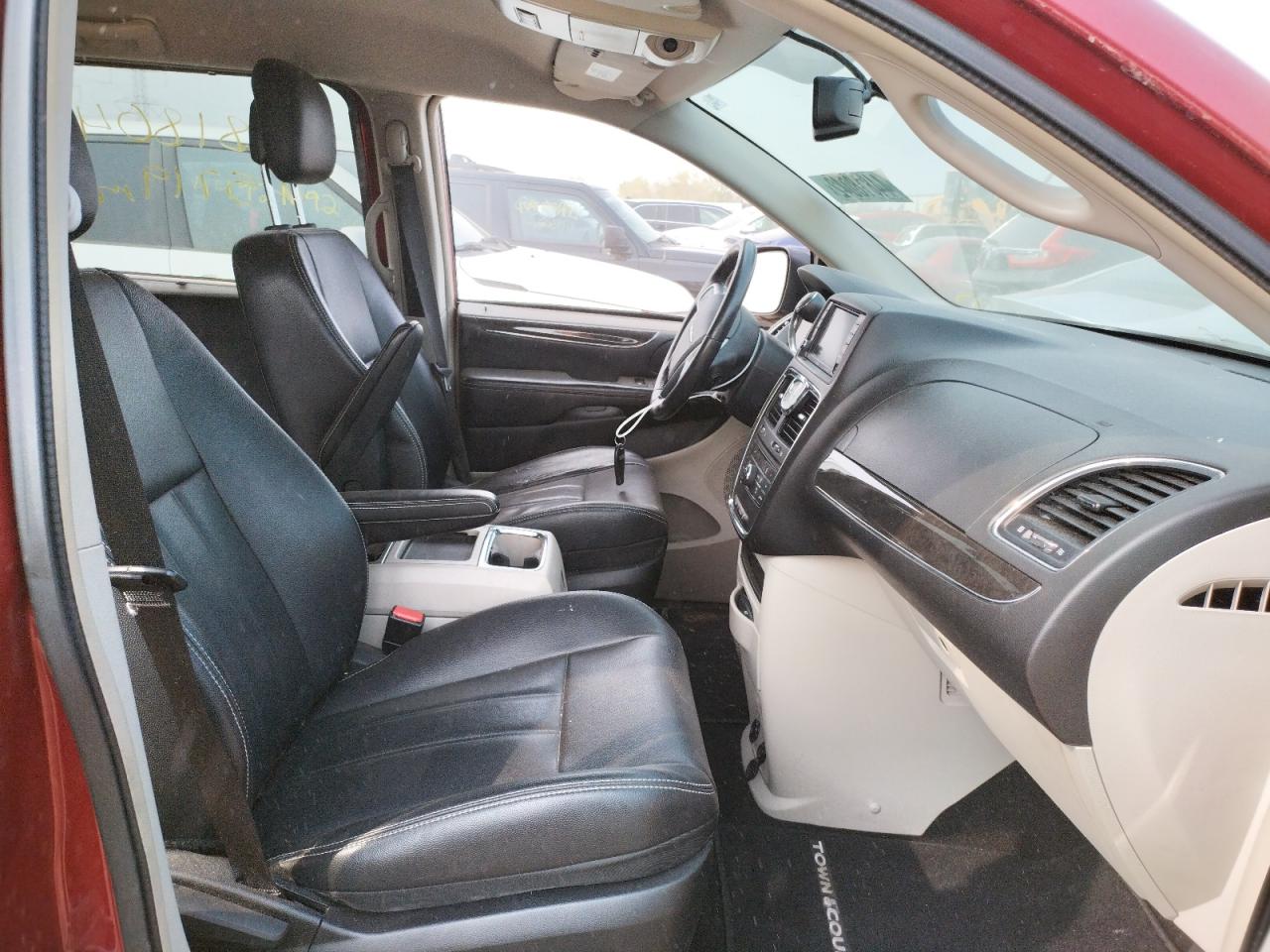 Photo 5 from auction – 2013 CHRYSLER TOWN & COU with VIN 2C4RC1BG2DR810482