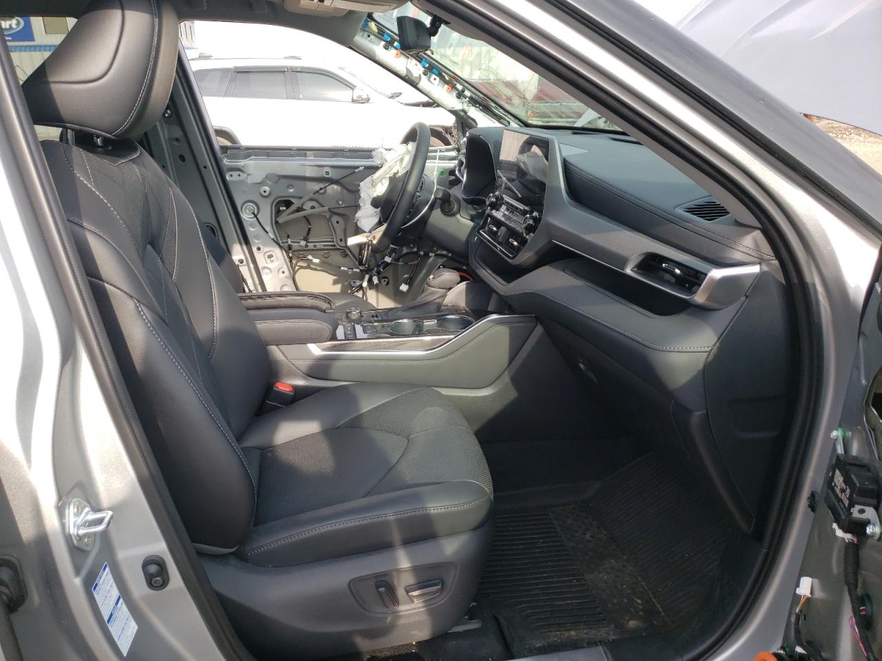 Photo 5 from auction – 2021 TOYOTA HIGHLANDER with VIN 5TDFZRBH2MS103897