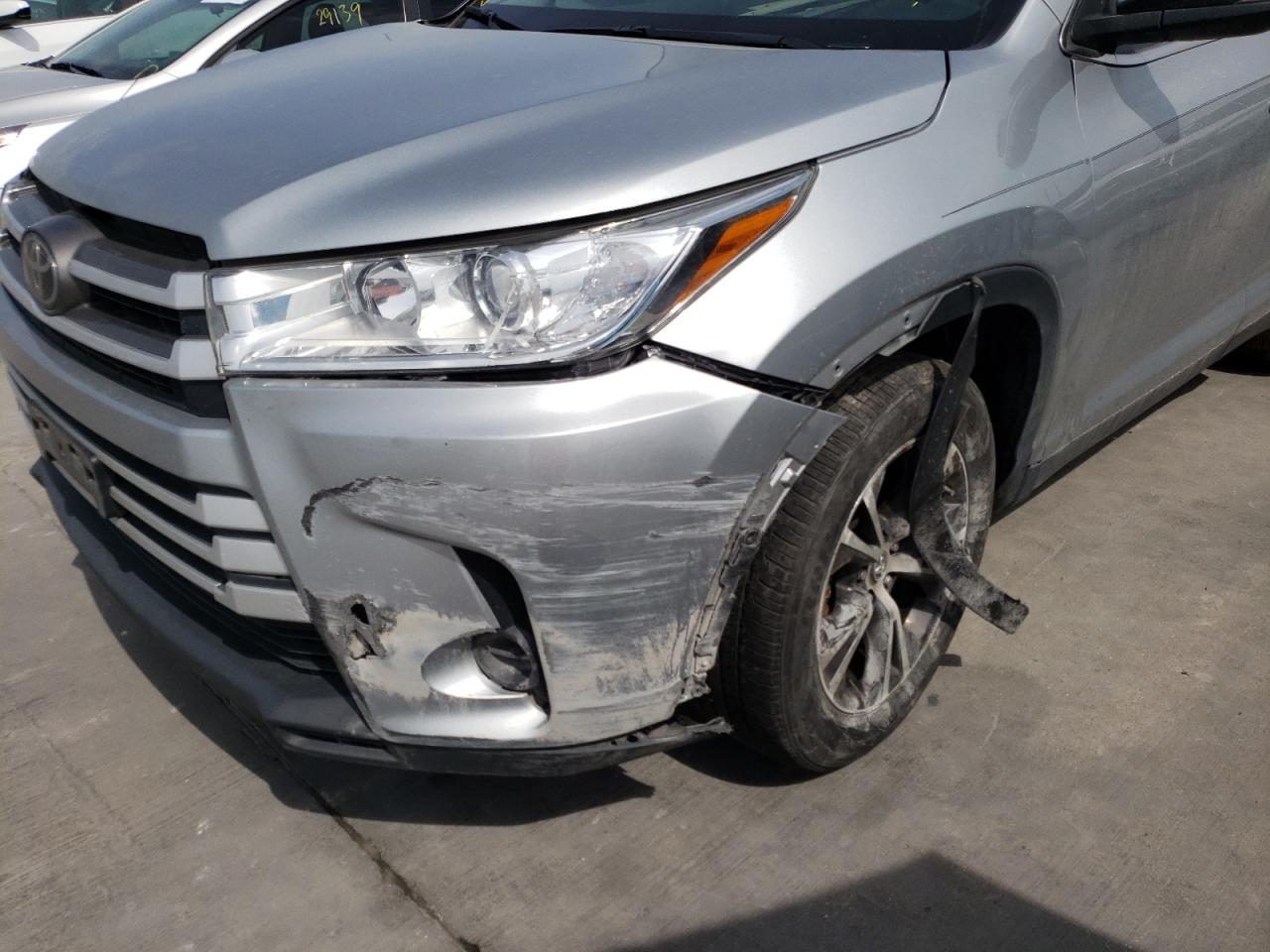 Photo 9 from auction – 2019 TOYOTA HIGHLANDER with VIN 5TDZARFH5KS046428
