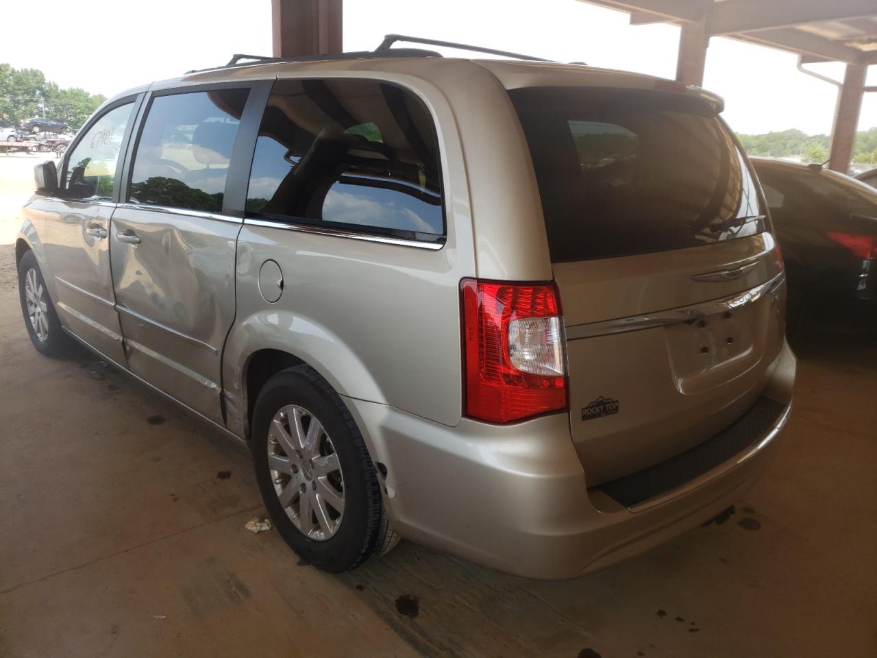 Photo 3 from auction – 2016 CHRYSLER TOWN & COU with VIN 2C4RC1AG4GR105057
