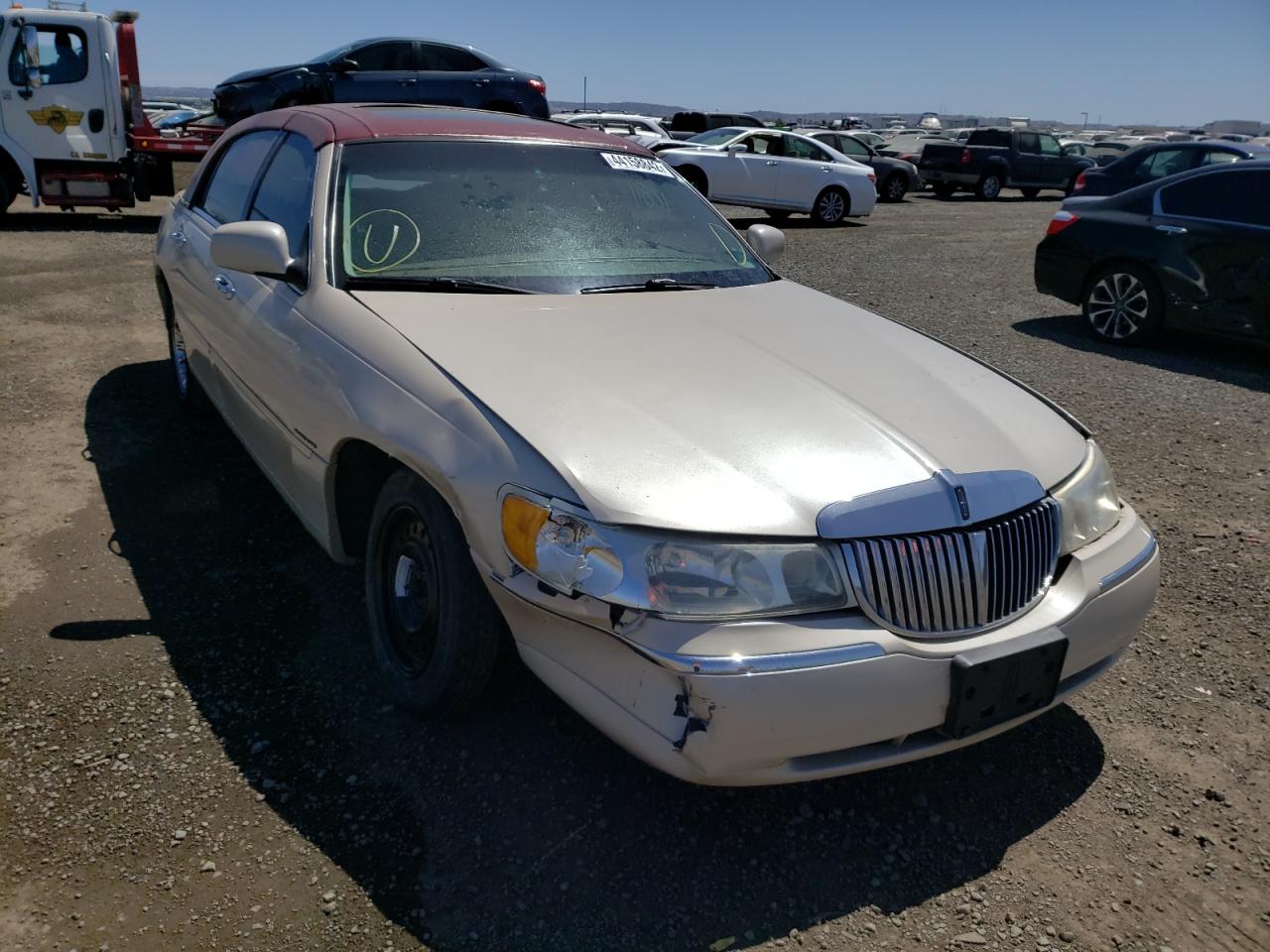 Photo 1 from auction – 2000 LINCOLN TOWN CAR C with VIN 1LNHM83W8YY816131