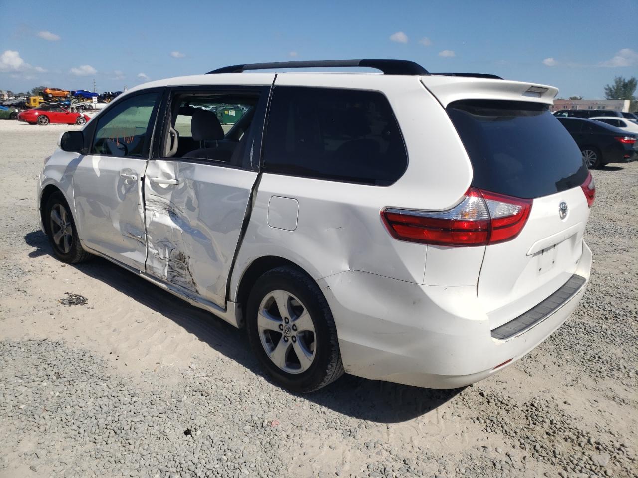 Photo 3 from auction – 2016 TOYOTA SIENNA LE with VIN 5TDKK3DC4GS755037