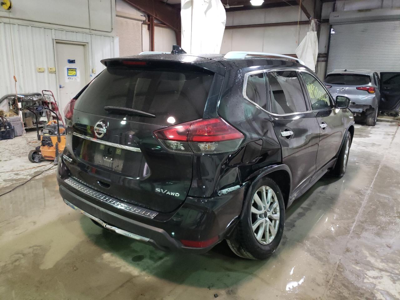 Photo 4 from auction – 2017 NISSAN ROGUE S with VIN KNMAT2MV3HP611866