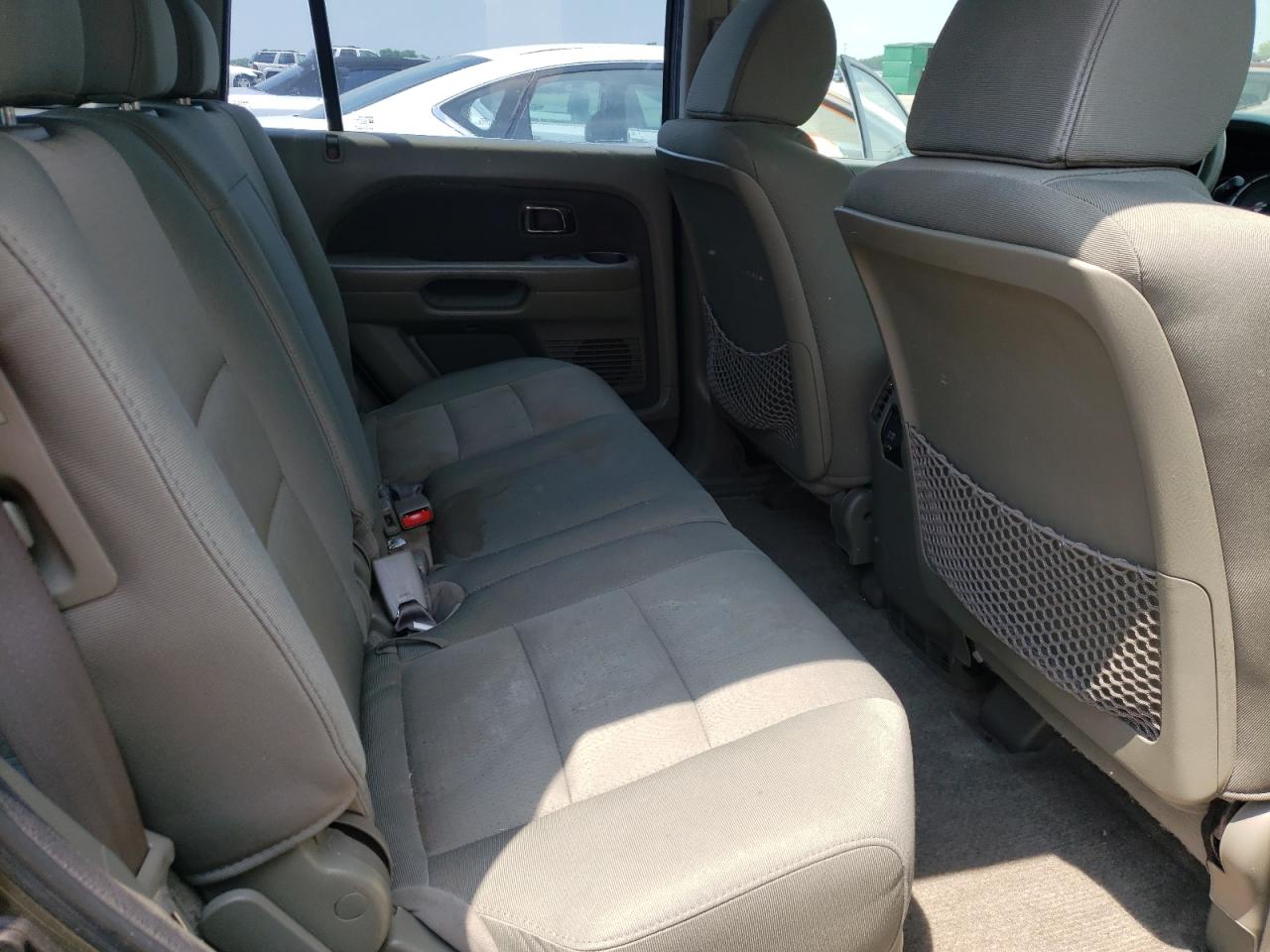 Photo 6 from auction – 2006 HONDA PILOT LX with VIN 5FNYF18156B005712