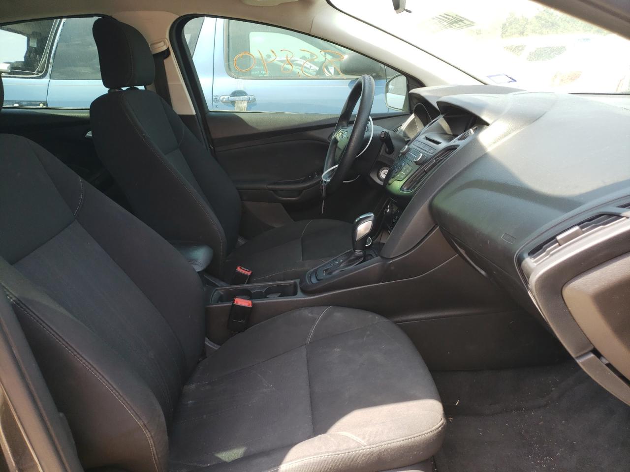 Photo 5 from auction – 2016 FORD FOCUS SE with VIN 1FADP3K20GL379304