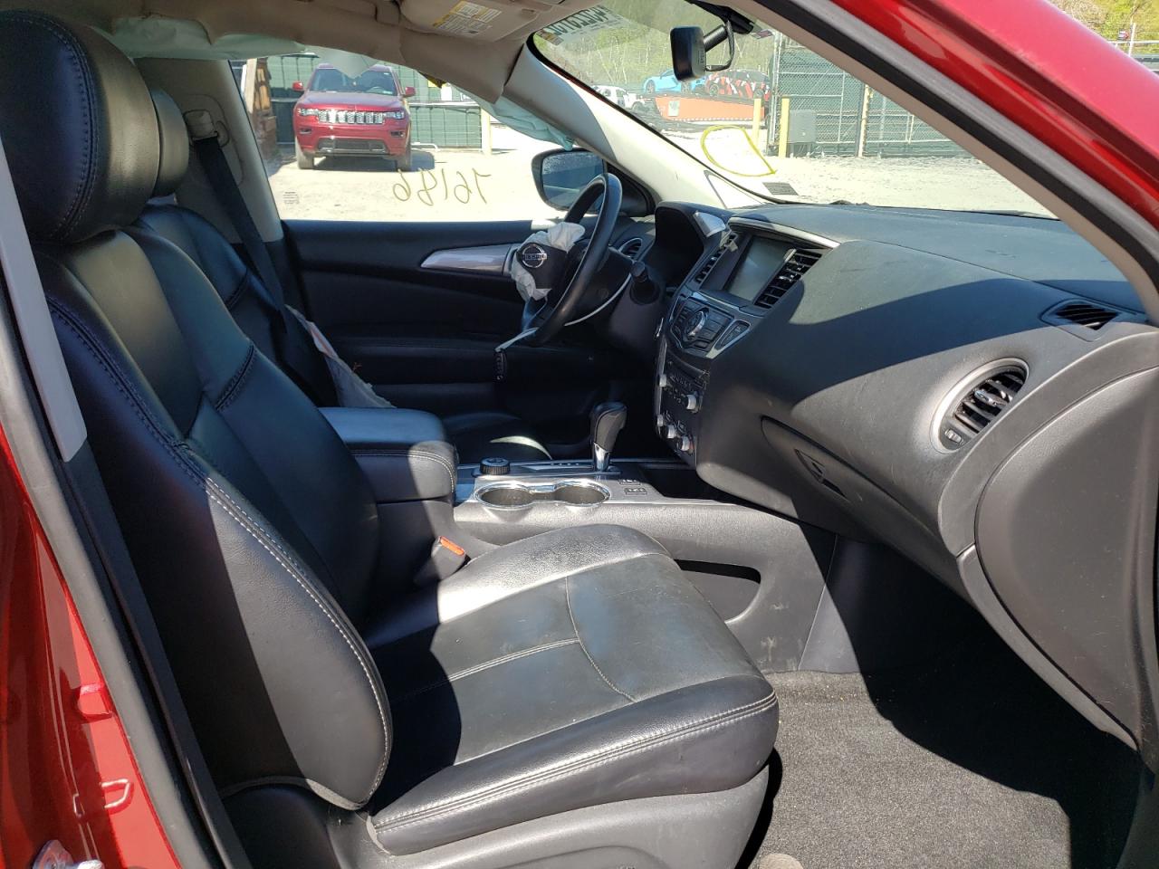 Photo 5 from auction – 2017 NISSAN PATHFINDER with VIN 5N1DR2MM0HC681010