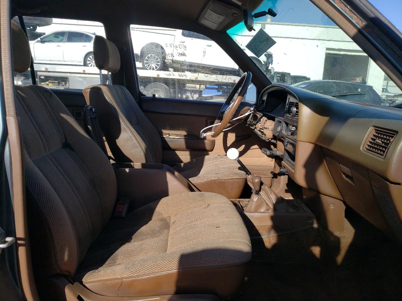 Photo 5 from auction – 1990 TOYOTA 4RUNNER RN with VIN JT3RN37W7L0005015