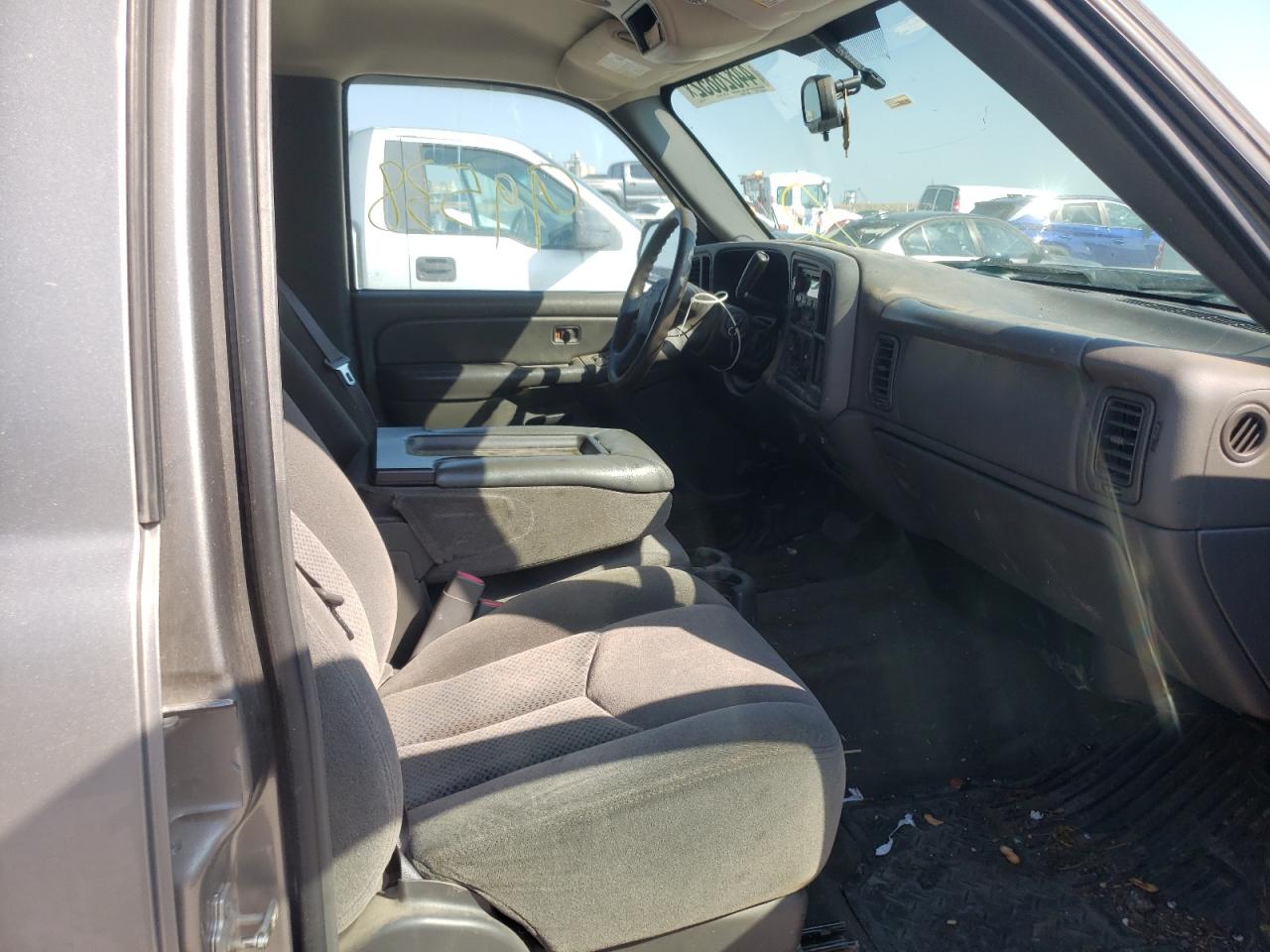 Photo 5 from auction – 2006 CHEVROLET SILVERADO with VIN 2GCEC13V461321000