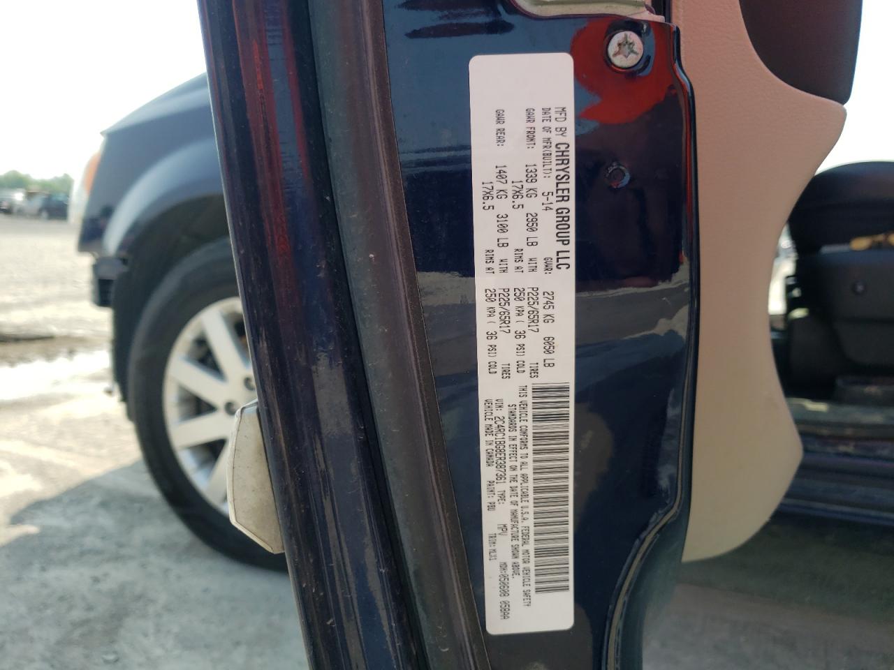 Photo 10 from auction – 2014 CHRYSLER TOWN & COU with VIN 2C4RC1BG8ER387361