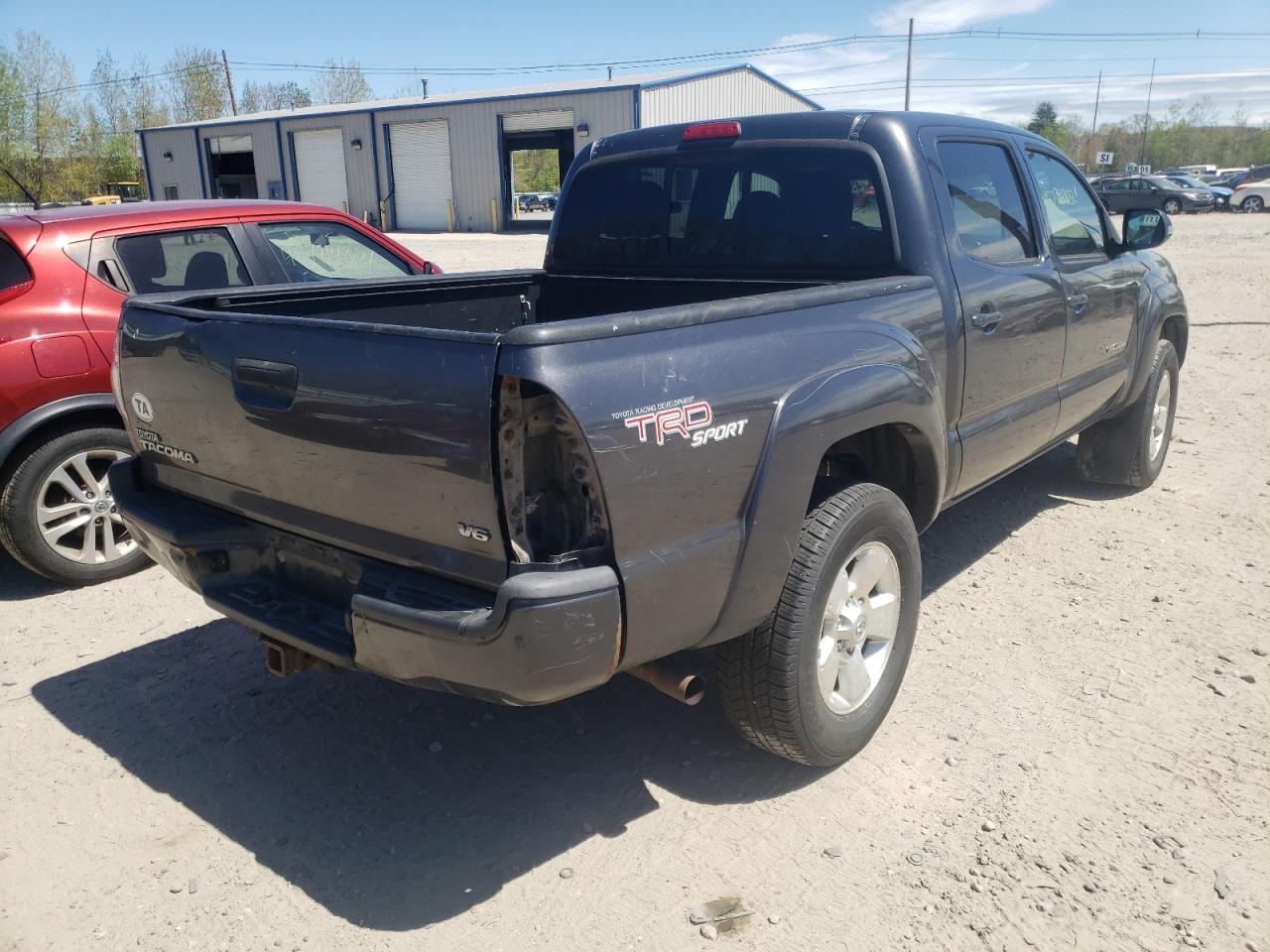 Photo 4 from auction – 2013 TOYOTA TACOMA DOU with VIN 3TMLU4ENXDM115995