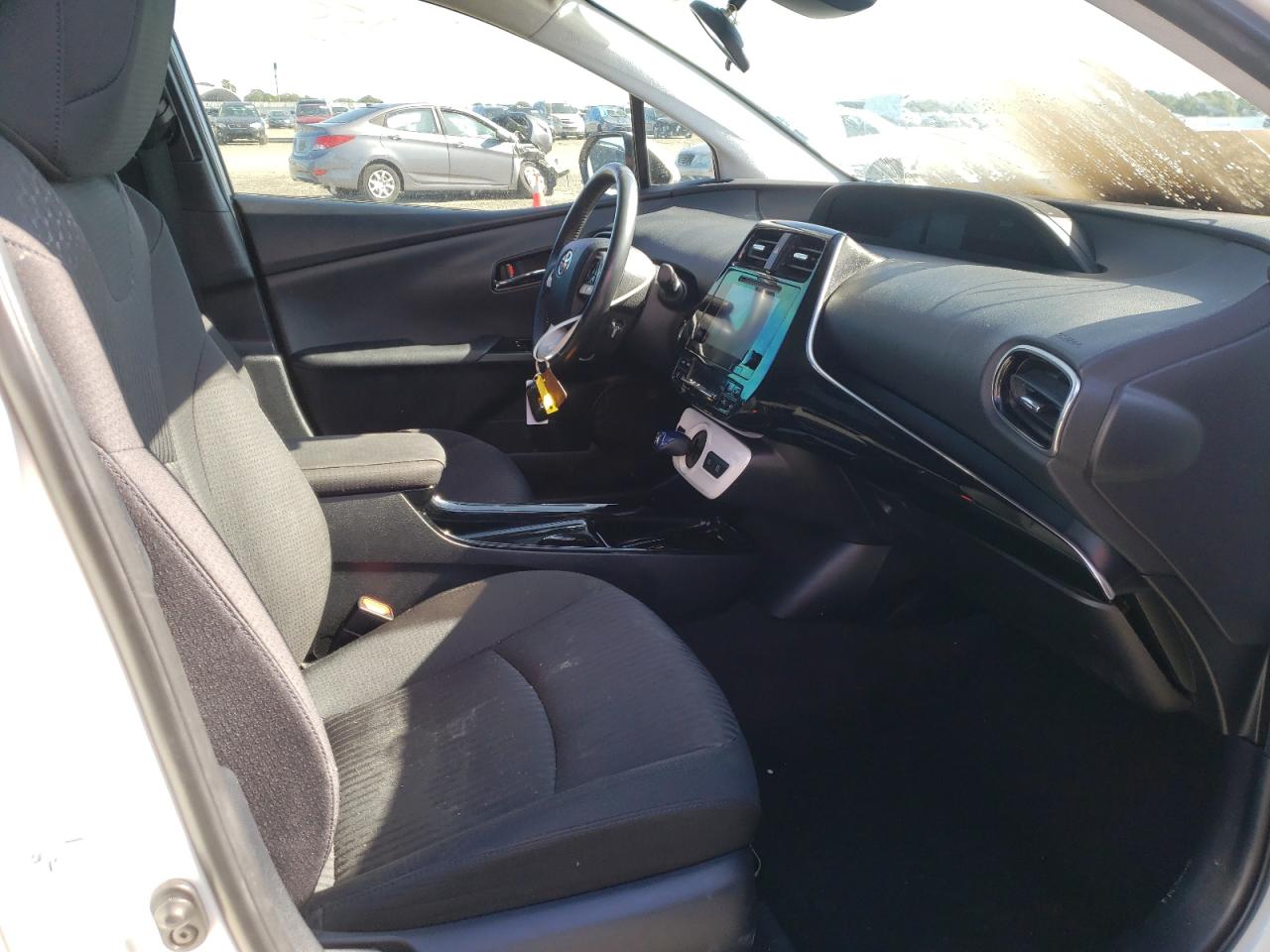 Photo 5 from auction – 2017 TOYOTA PRIUS with VIN JTDKARFU7H3047718