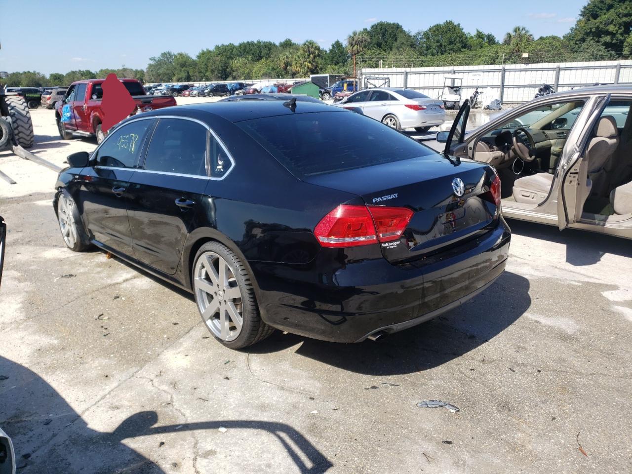 Photo 3 from auction – 2014 VOLKSWAGEN PASSAT S with VIN 1VWAS7A36EC047312
