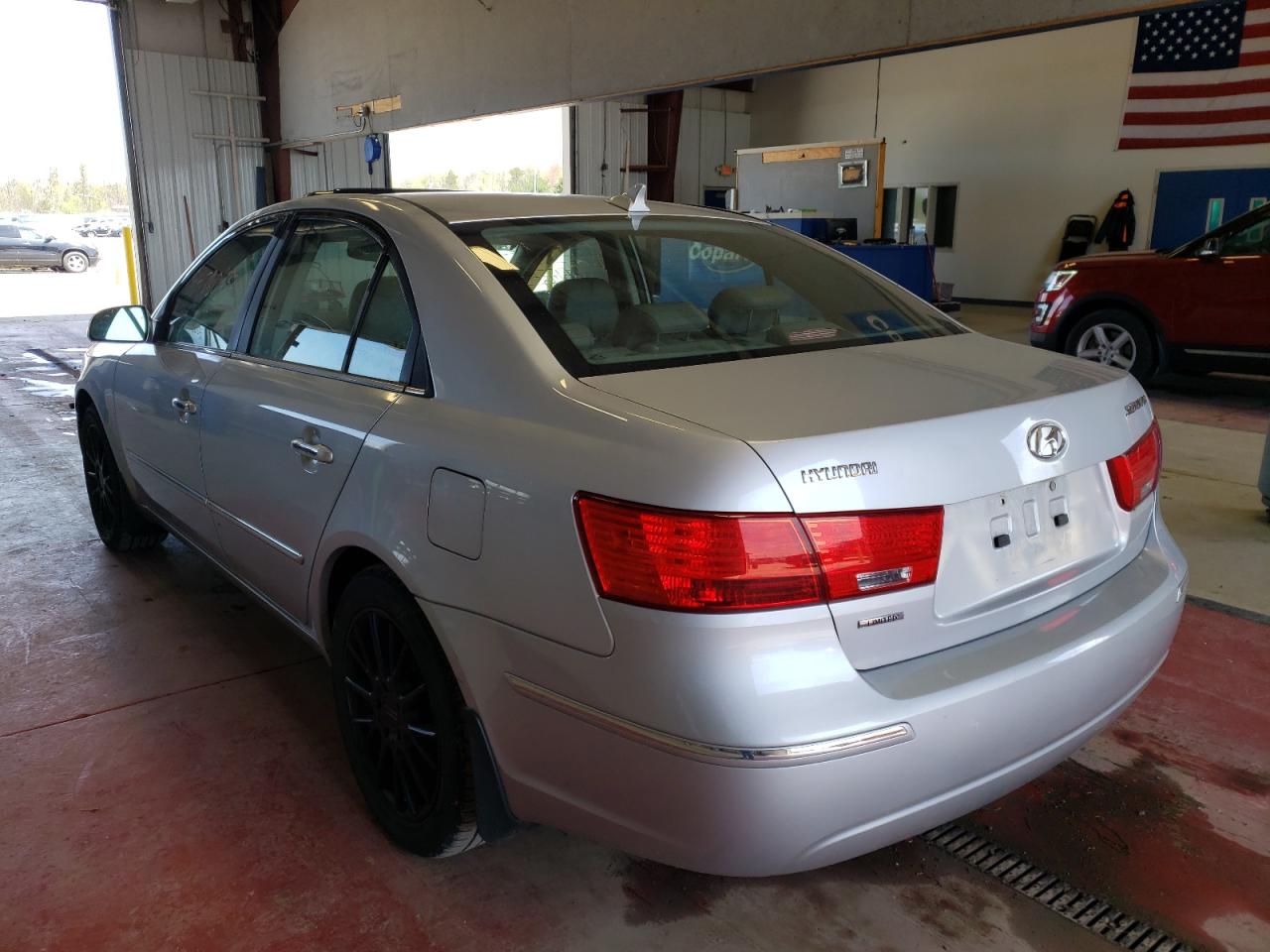 Photo 3 from auction – 2010 HYUNDAI SONATA SE with VIN 5NPEU4AC4AH607419
