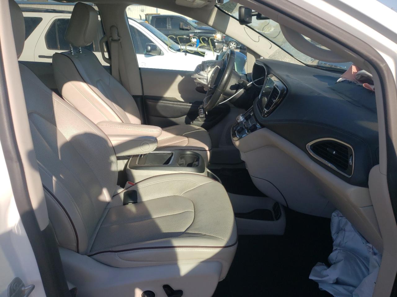 Photo 5 from auction – 2020 CHRYSLER PACIFICA L with VIN 2C4RC1GG5LR151322