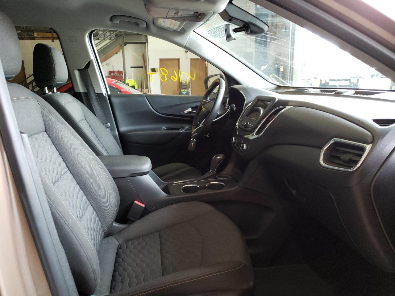 Photo 5 from auction – 2019 CHEVROLET EQUINOX LT with VIN 2GNAXTEV1K6238463