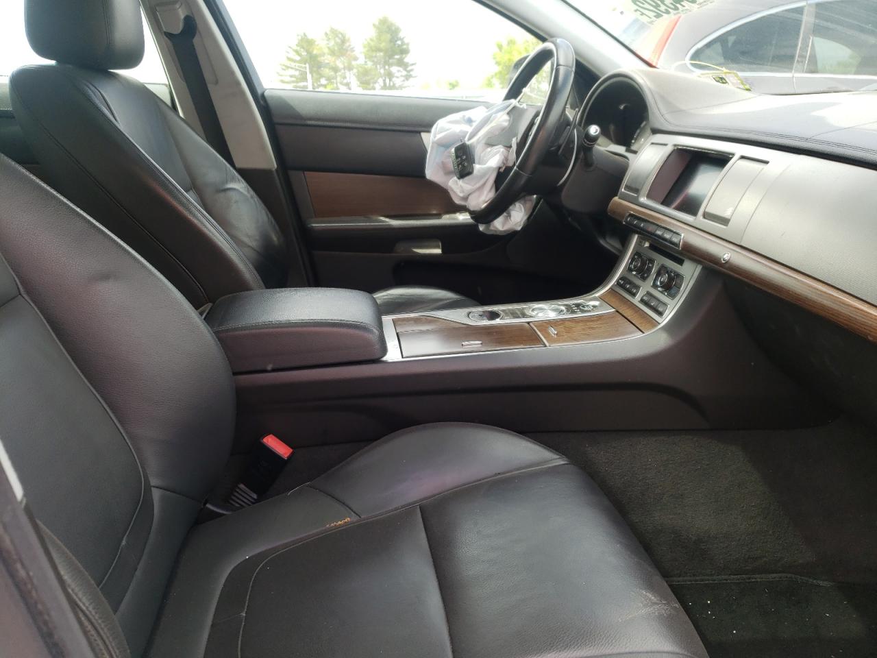 Photo 5 from auction – 2014 JAGUAR XF with VIN SAJWJ0EF2E8U18073