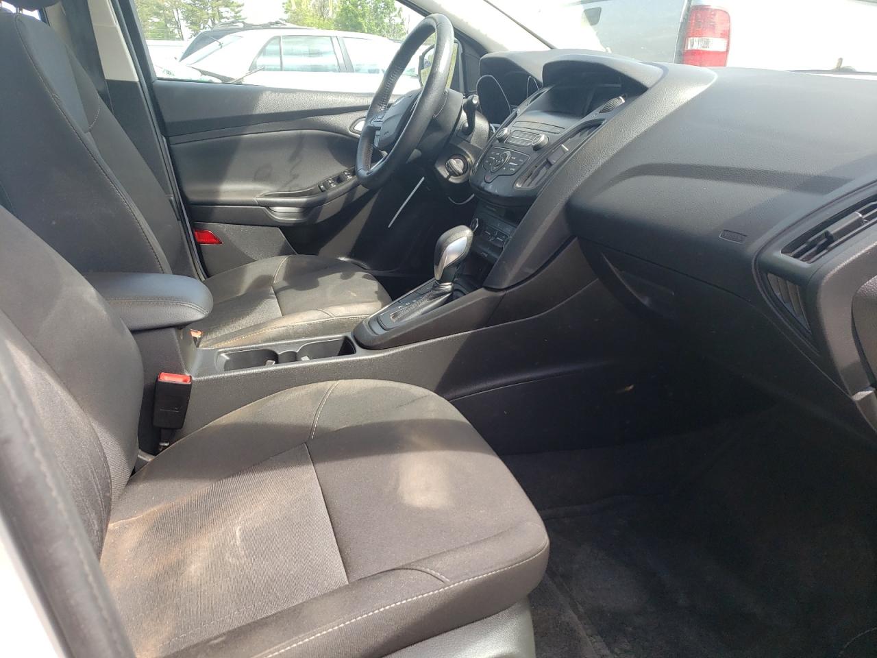 Photo 5 from auction – 2018 FORD FOCUS SE with VIN 1FADP3K21JL225773