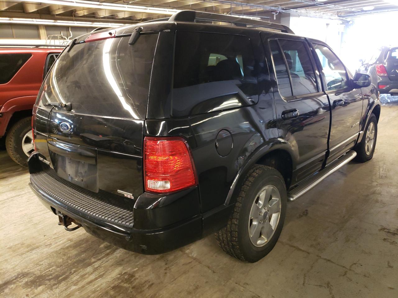 Photo 4 from auction – 2005 FORD EXPLORER L with VIN 1FMZU75W35UA26928