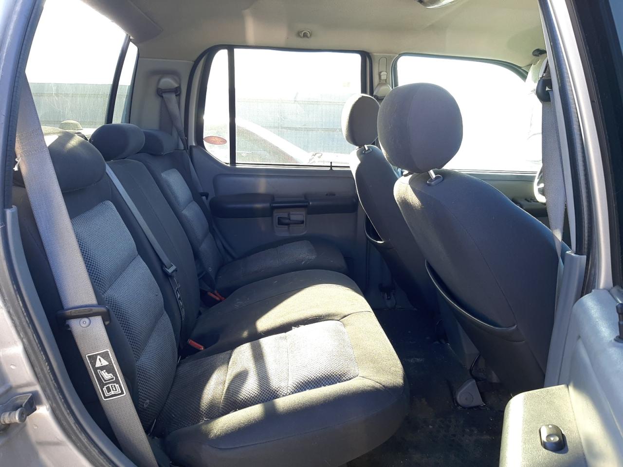 Photo 6 from auction – 2003 FORD EXPLORER S with VIN 1FMZU67E53UA39854