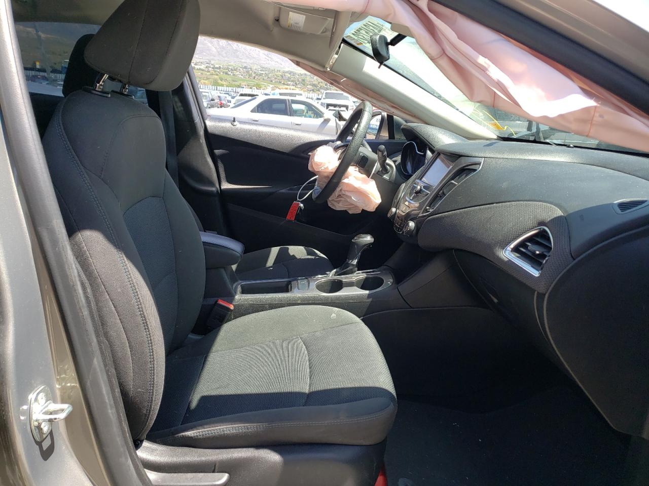 Photo 5 from auction – 2017 CHEVROLET CRUZE LT with VIN 3G1BE6SM8HS538083