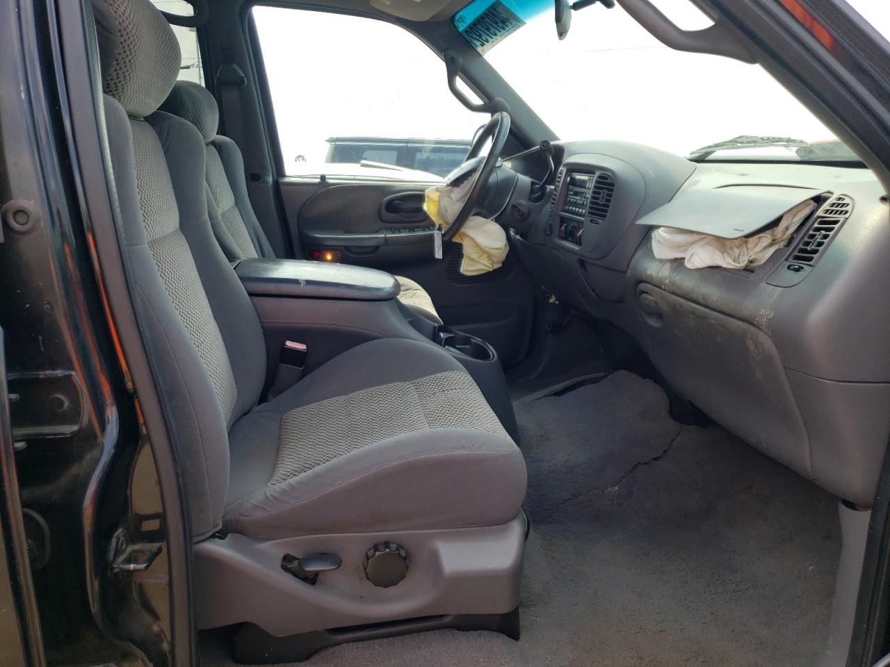 Photo 5 from auction – 2002 FORD F150 SUPER with VIN 1FTRW08L82KB42169