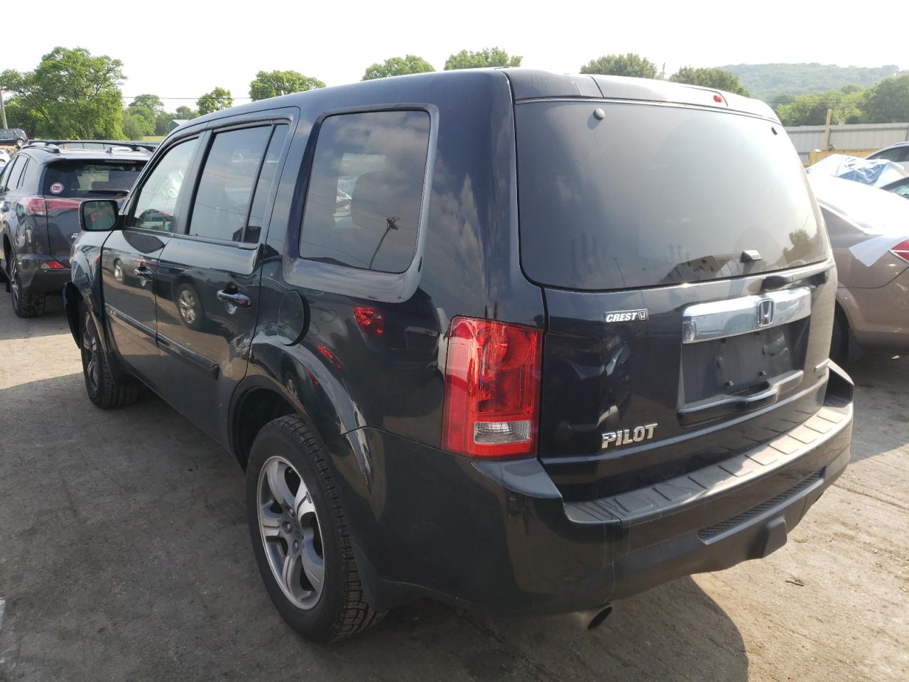 Photo 3 from auction – 2015 HONDA PILOT SE with VIN 5FNYF3H36FB007661