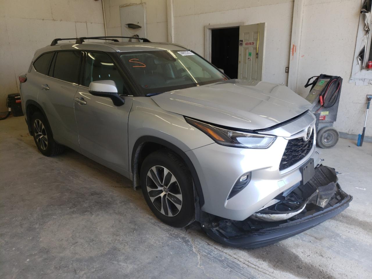 TOYOTA HIGHLANDER 2021 with VIN 5TDGZRBH2MS527150 - Photo from auction
