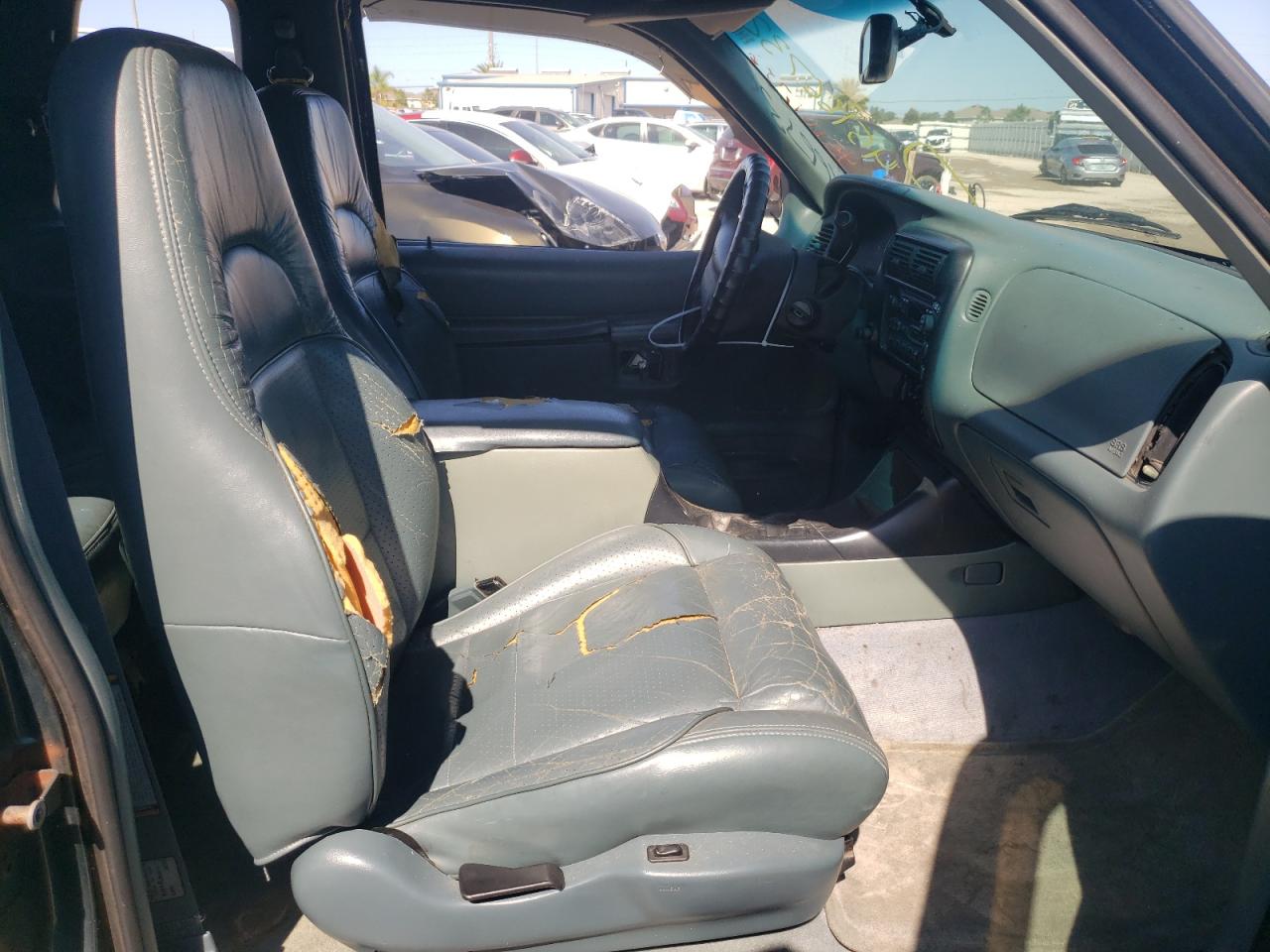 Photo 5 from auction – 1997 FORD EXPLORER with VIN 1FMCU22E0VUD28908