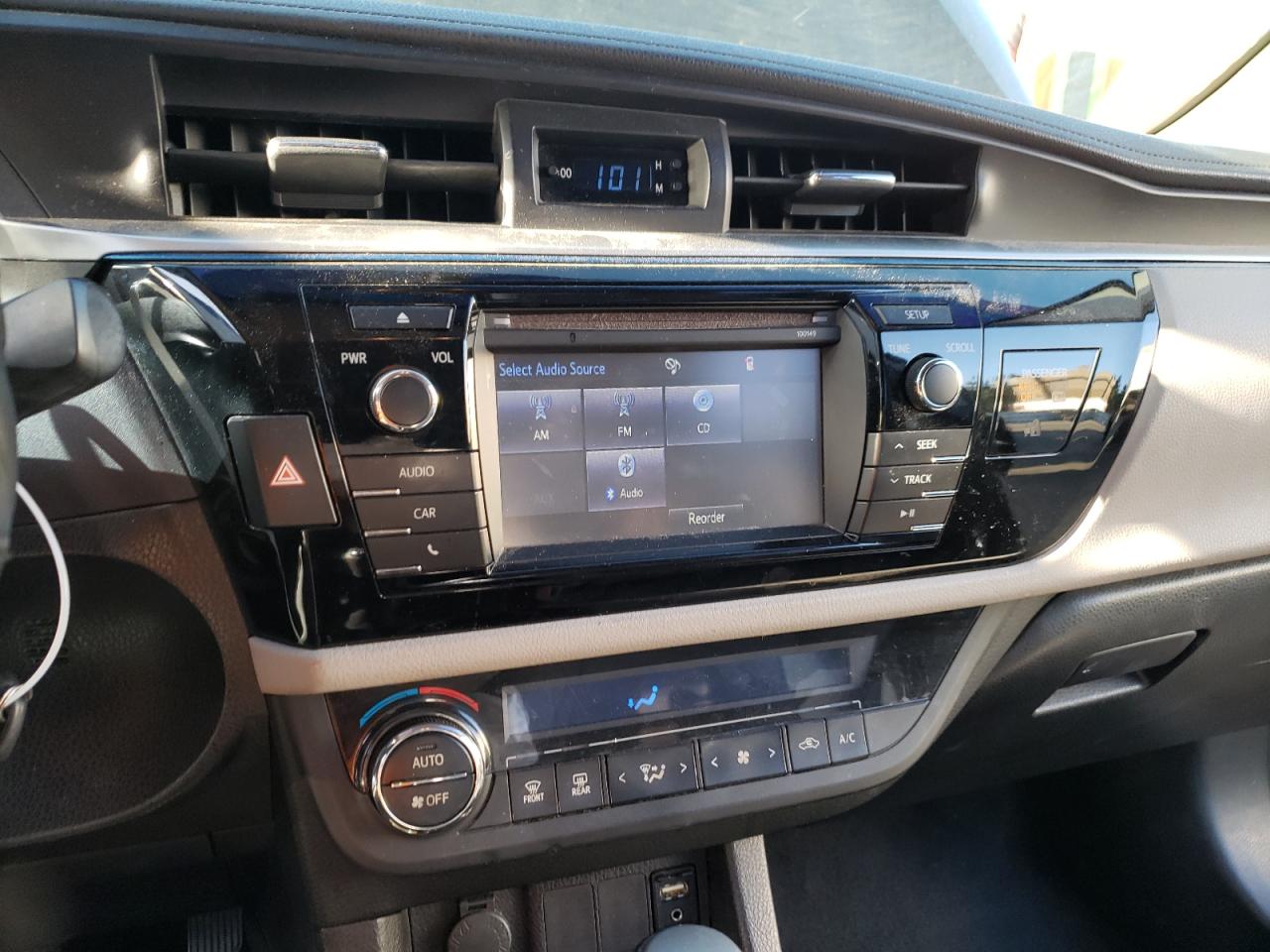 Photo 9 from auction – 2014 TOYOTA COROLLA L with VIN 5YFBURHE5EP099283