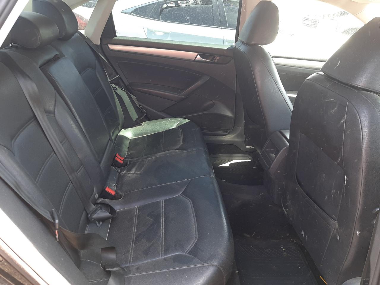 Photo 6 from auction – 2014 VOLKSWAGEN PASSAT S with VIN 1VWAT7A33EC118186