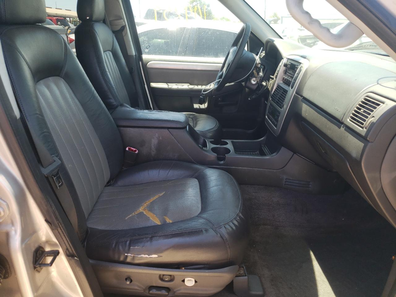 Photo 5 from auction – 2004 MERCURY MOUNTAINEE with VIN 4M2DU66E44UJ22641