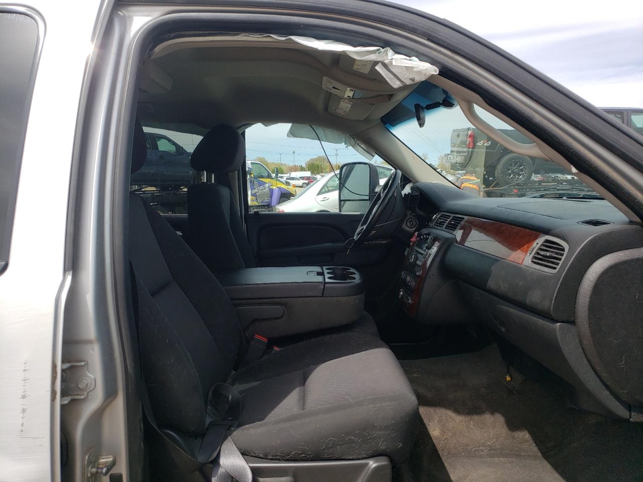 Photo 5 from auction – 2011 CHEVROLET SUBURBAN with VIN 1GNWKLEGXBR365528