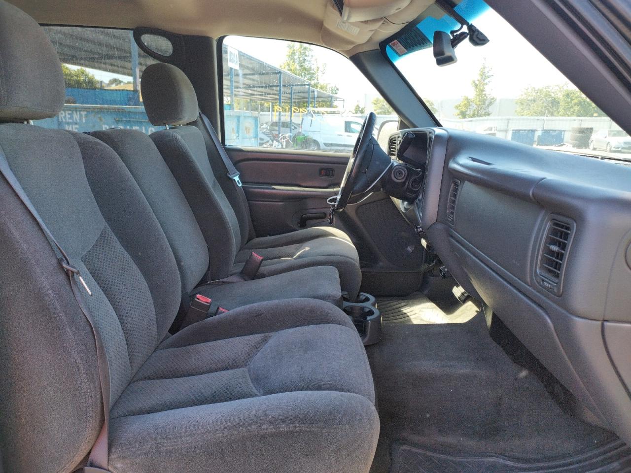 Photo 5 from auction – 2004 CHEVROLET SILVERADO with VIN 2GCEK13T541291259