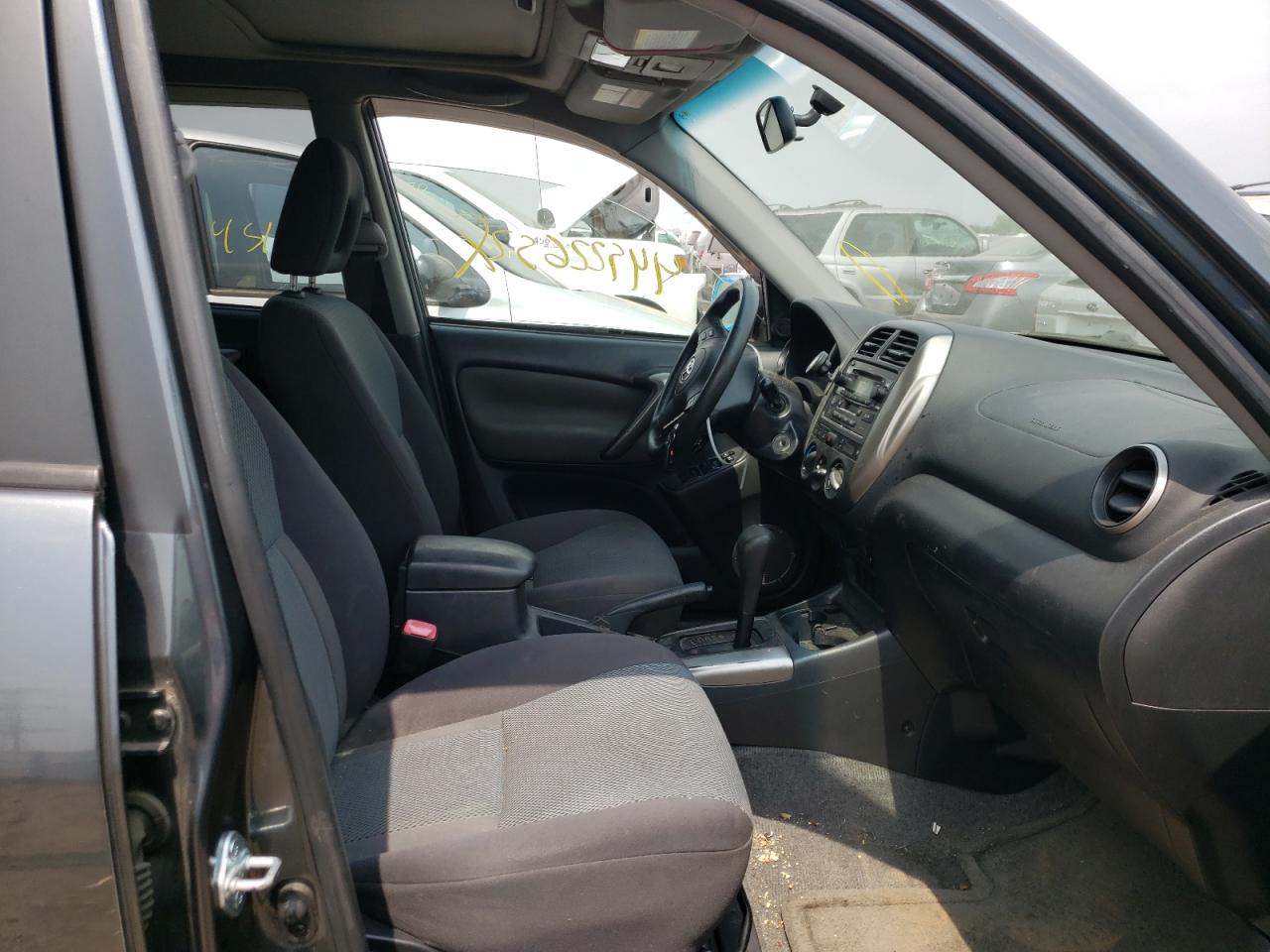 Photo 5 from auction – 2005 TOYOTA RAV4 with VIN JTEGD20V950073364