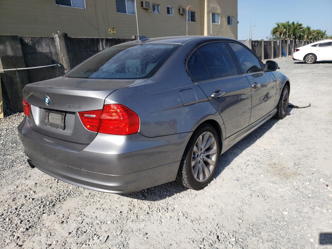 Photo 4 from auction – 2011 BMW 328 I with VIN WBAPH7C55BE677779