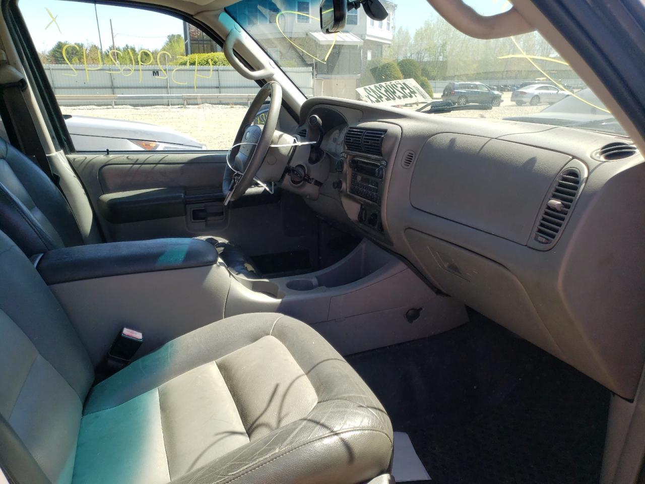 Photo 5 from auction – 2003 FORD EXPLORER S with VIN 1FMZU77E43UA37972