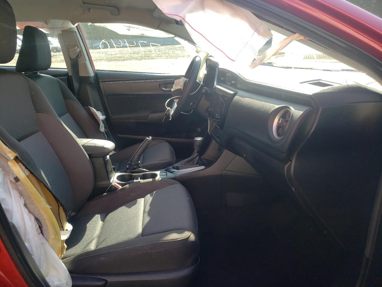 Photo 5 from auction – 2017 TOYOTA COROLLA L with VIN 5YFBURHEXHP650814