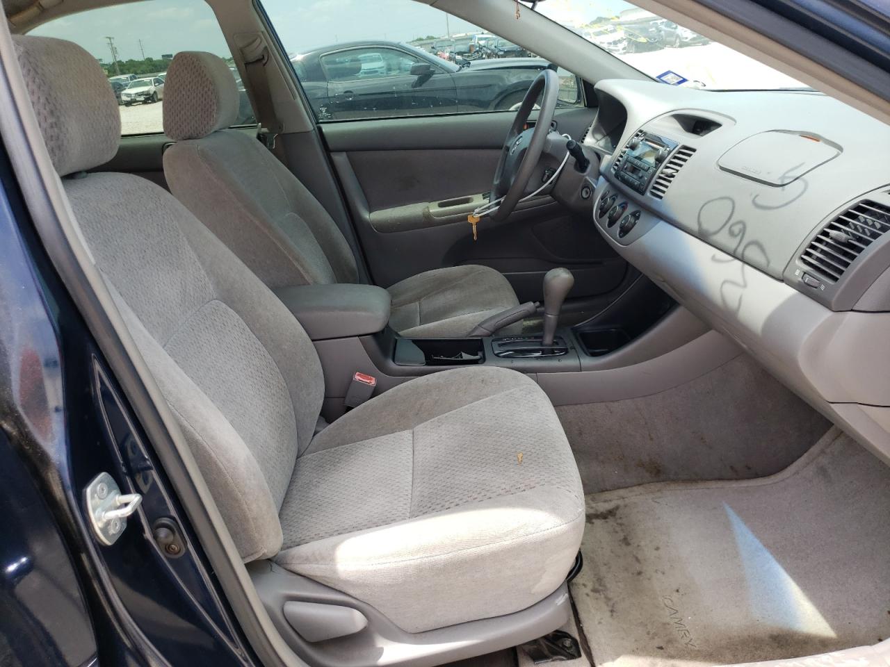 Photo 5 from auction – 2003 TOYOTA CAMRY with VIN 4T1BE32K23U246079